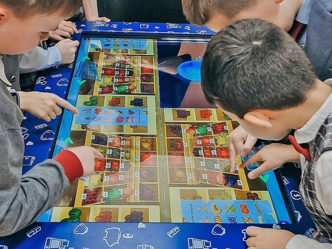 Методический интерактивный стол «Финансовая грамотность» для школ 43" Методический интерактивный стол «Финансовая грамотность» для школ 43"