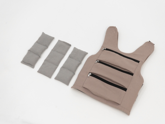 "Утяжелённый жилет" с изменяемым весом от 0.2 до 3.1 кг. для занятий с детьми. "Утяжелённый жилет" с изменяемым весом от 0.2 до 3.1 кг. для занятий с детьми.