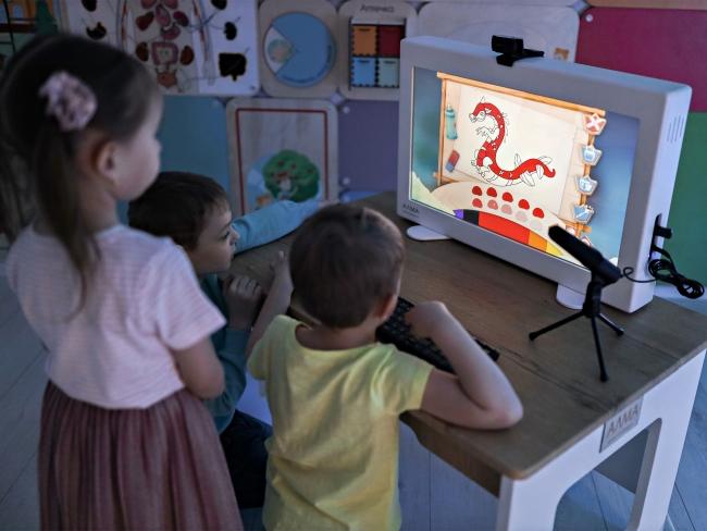 Умное зеркало Логопеда «Зазеркалье» со встроенным ПК и сенсорным экраном