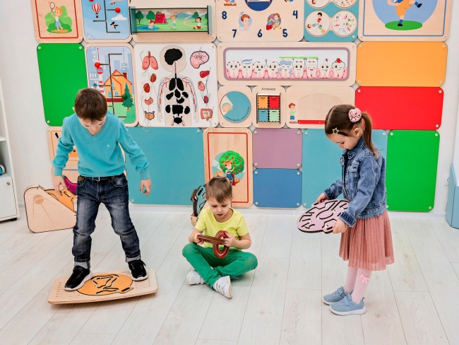 Набор комплектов из 4-х ручных балансиров и 2-х платформ для детей «Балу» Набор комплектов из 4-х ручных балансиров и 2-х платформ для детей «Балу»