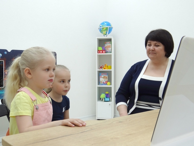 Стол психолога-дефектолога «АЛМА ПРО» Стол психолога-дефектолога «АЛМА ПРО»