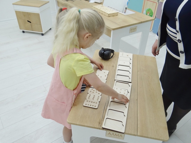 Стол психолога-дефектолога «АЛМА ПРО» Стол психолога-дефектолога «АЛМА ПРО»